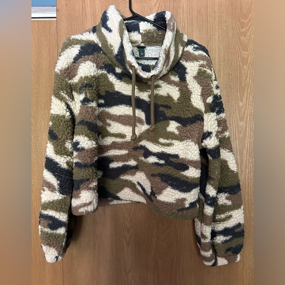 Cropped camo Sherpa sweater
